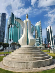 Teapot Sculpture, West Bay