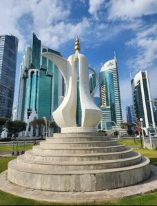 Teapot Sculpture, West Bay